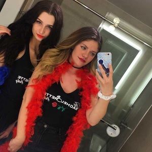 Meet your Posher, Demi